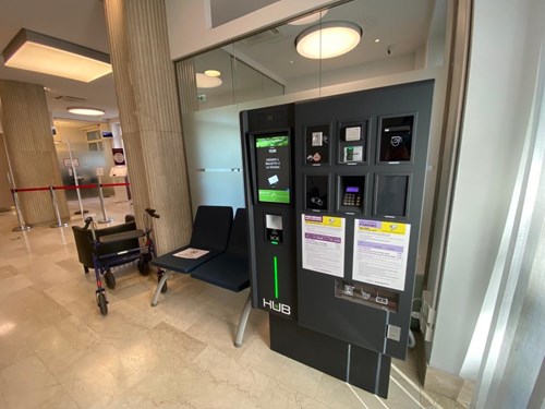 The same system is applied to the viability of vendors outside the facility, who enter with tickets, park, and obtain validation from staff before exiting.