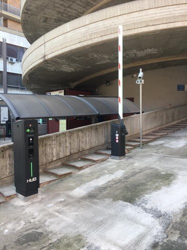 Users reach the Ginnetto access ramp, the LPR camera at the entrance recognizes their license plate and the barrier opens, welcoming them into the parking lot in just a few seconds.