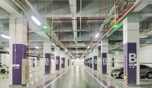 With the improvement of the functions of the parking guidance system, it has gradually spread to major shopping malls, transportation hubs, and office parking lots, and provides car owners with parking space reservations, available parking space search and car search services.