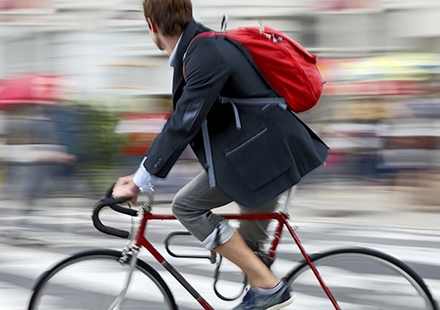 More and more people are using bicycles to get around in urban areas.