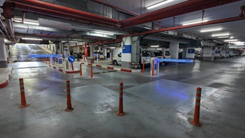Ticketless terminals that work for both the subscribers, short-term parkers, and guests visiting the companies in the buildings. 