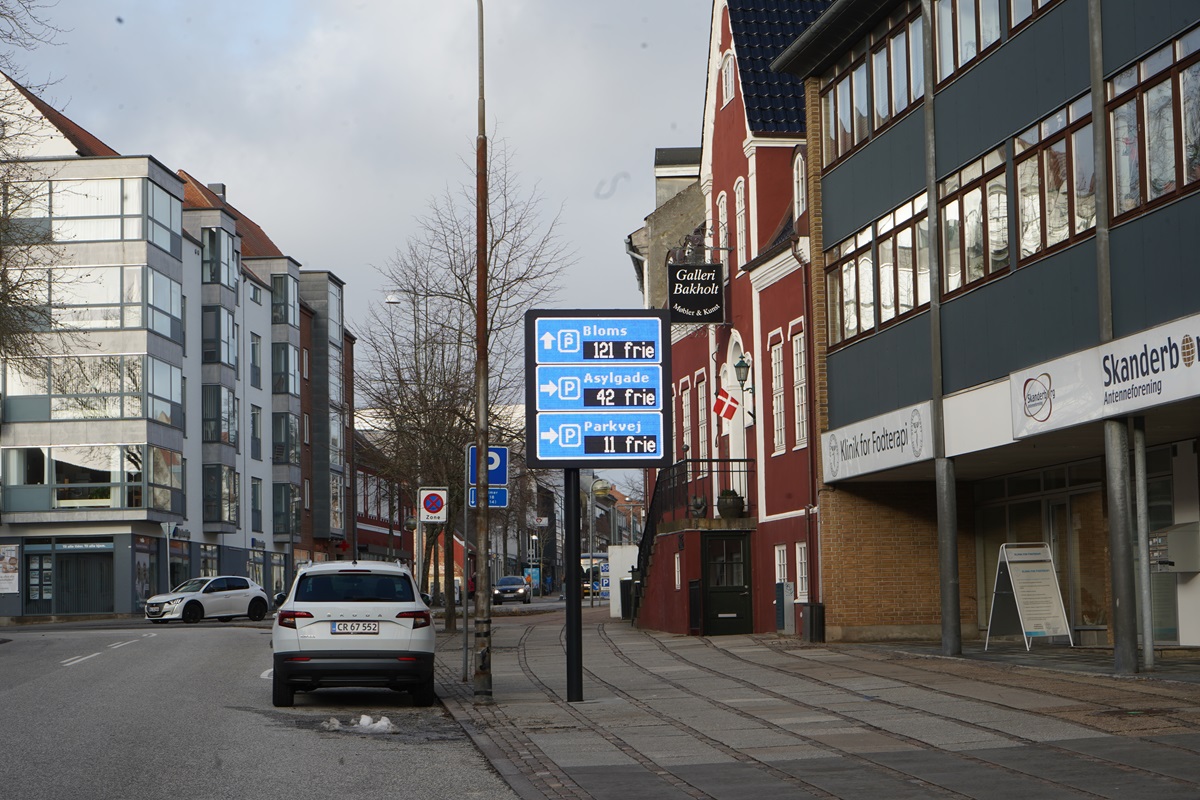 The increase in traffic, especially during large-scale events like Smukfest, has posed significant challenges in parking management in Skanderborg.
